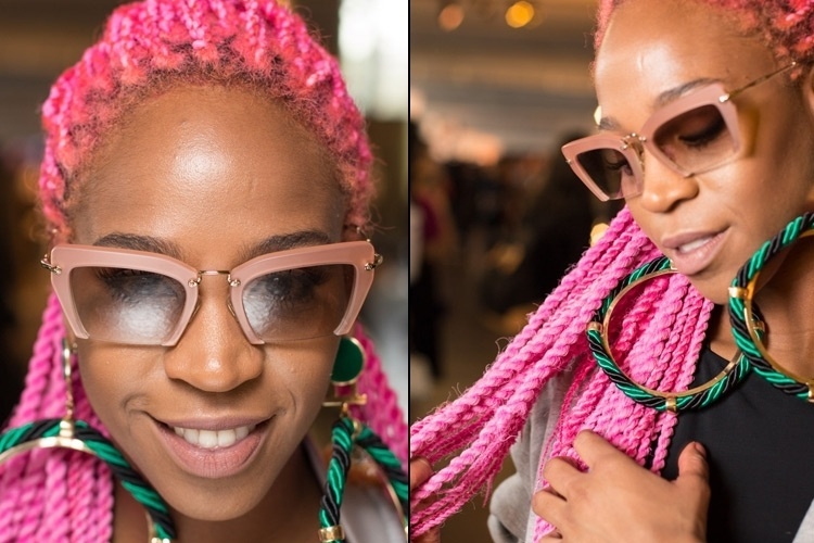 20.out.2015 - Karol Conka, 29, tem a ajuda de seus stylists Rodrigo Polack e Anna Boogie para compor seu look. "As tranças vieram de uma vontade de parecer o Bob Marley", brinca. Segundo a rapper, a cor rosa combina com seu tom de pele e ajuda a suavizar seu visual agressivo - Gabriel Quintão/UOL