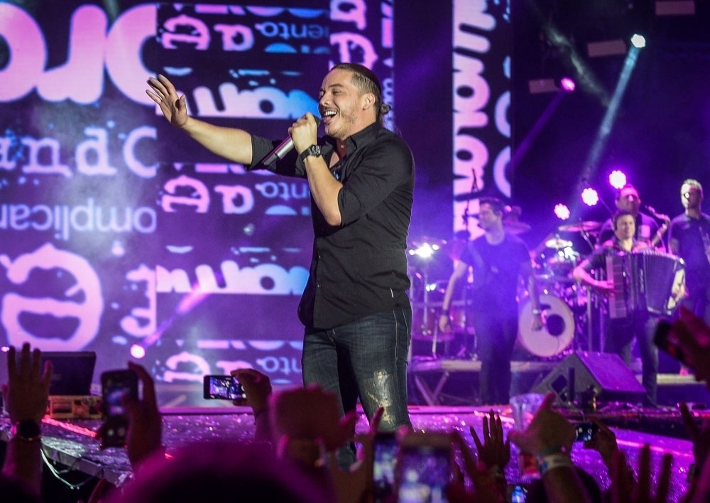 01.nov.2015 - Wesley Safadão, dono do hit "Camarote", se apresenta no festival Caldas Country Show, em Goiás - Francisco Cepeda/AGNews