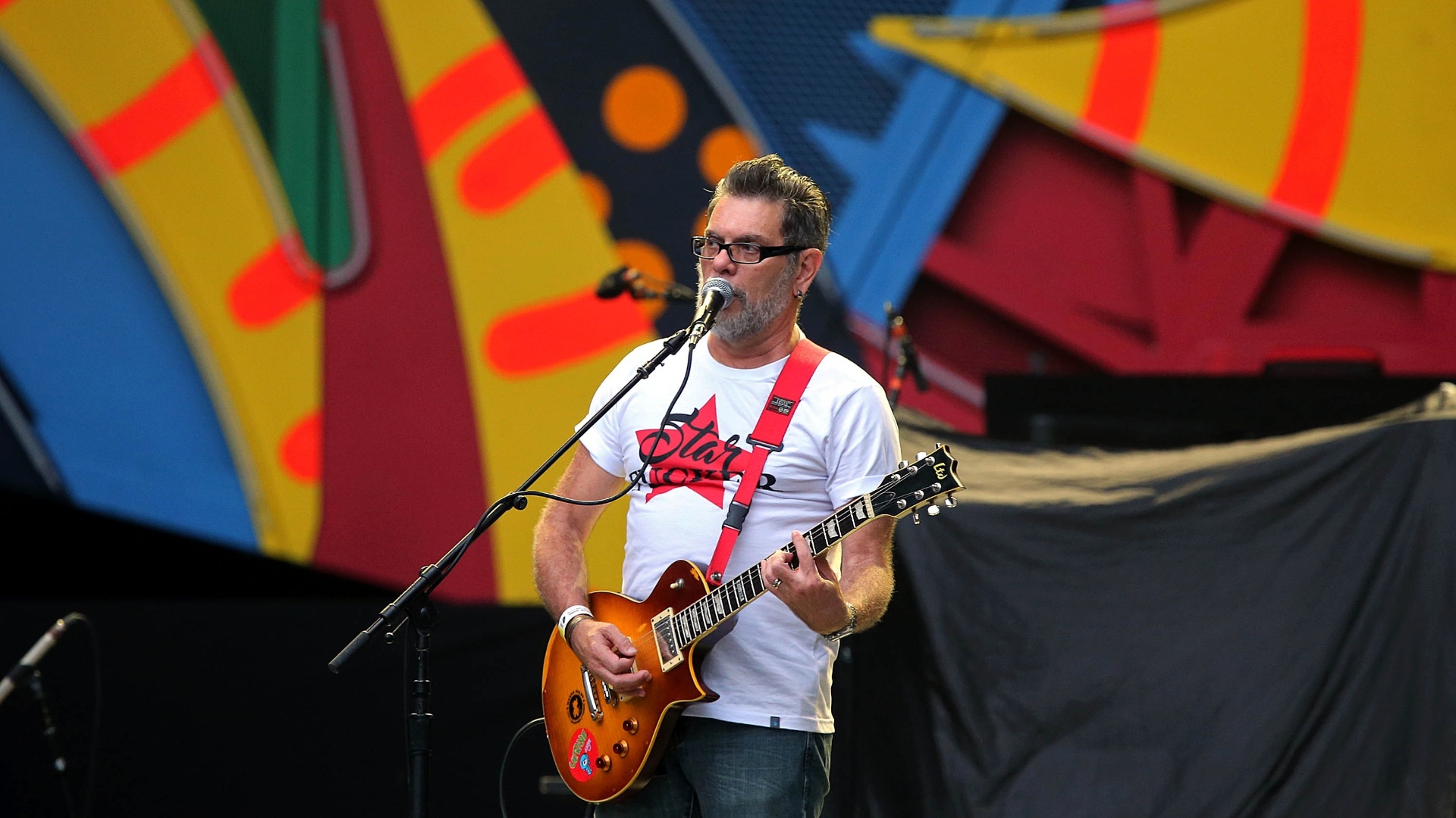 20.fev.2016 - Chuva espanta público de Ultraje a Rigor na abertura do Rolling Stones - Julio Cesar Guimaraes/UOL