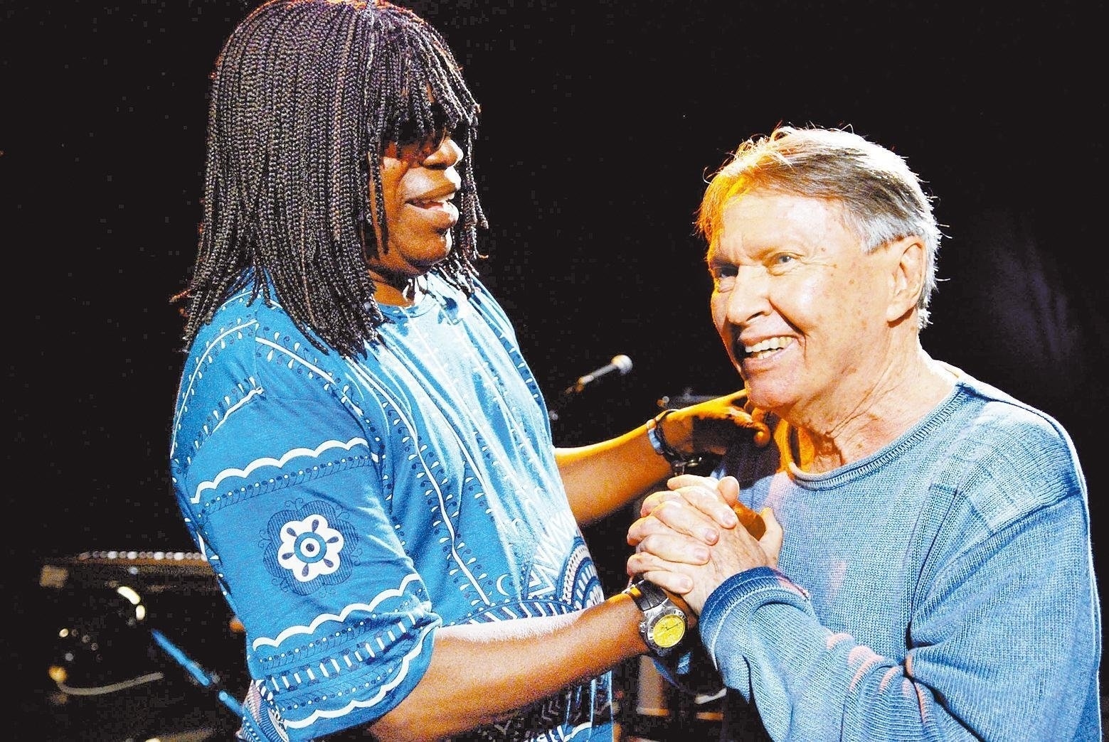 O cantor Milton Nascimento e Fernando Faro durante gravação do "Ensaio", programa da TV Cultura, em março de 2009 - Jair Bertolucci/TV Cultura