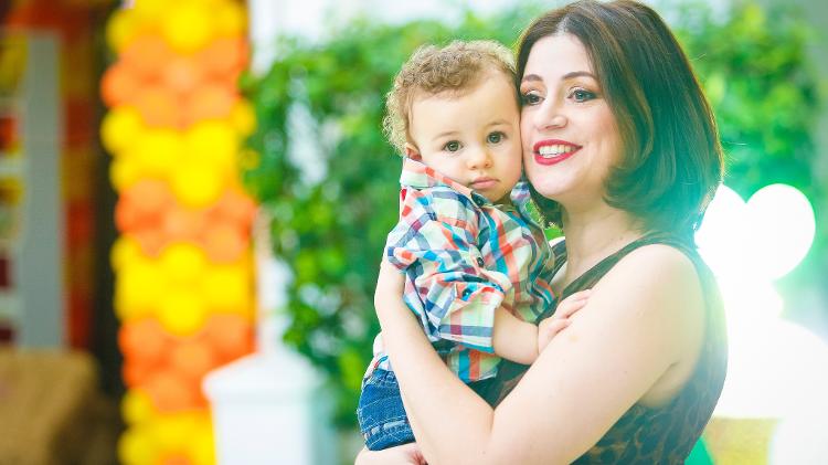 Isabela Barros, 38, mão de Joaquim, 1 ano, personagem de matéria de UOl Gravidez e Filhos sobre parto sem anestesia - Arquivo Pessoal - Arquivo Pessoal