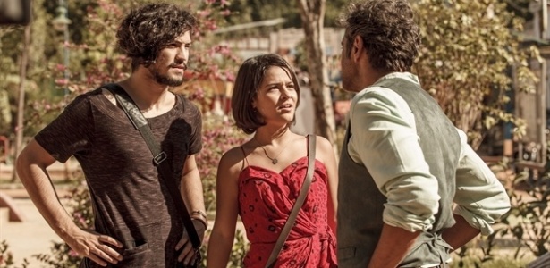 Santo (Domingos Montagner) contará a Olívia (Giullia Buscacio) que ela e Miguel (Gabriel Leone) são irmãos - Artur Meninea/TV Globo