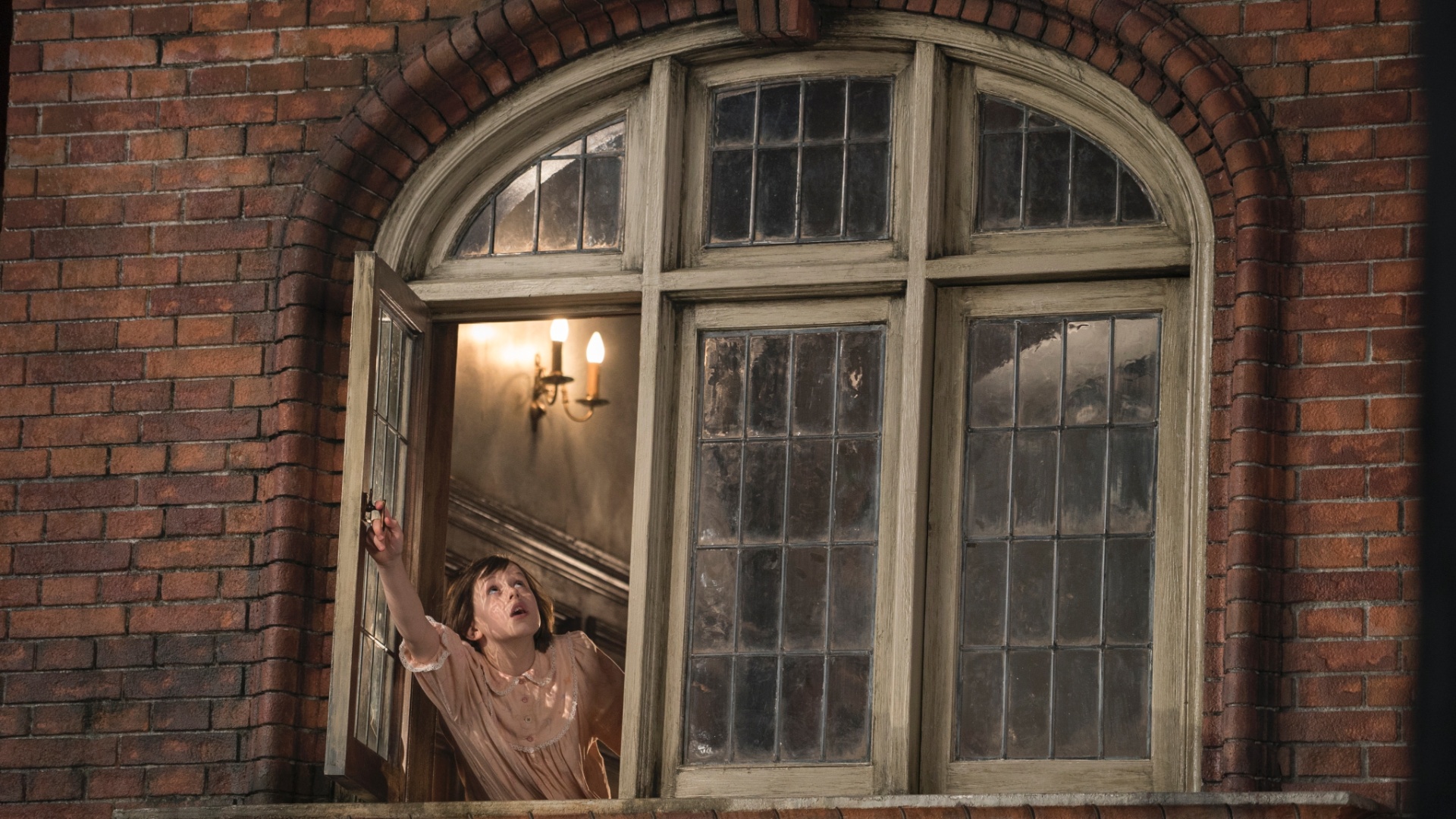 A pequena Sofia (Ruby Barnhill) em cena de "O Bom Gigante Amigo" - Divulgação