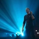 Chris Martin faz tributo a George Michael durante o Brit Awards, em Londres - REUTERS/Toby Melville