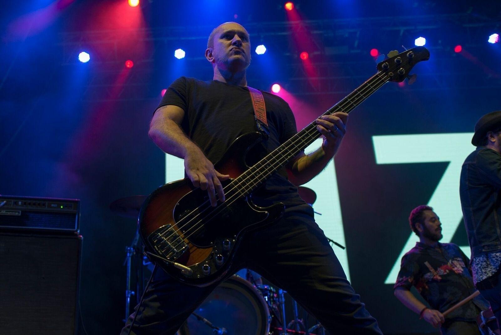 Integrantes da Nação Zumbi embalam o público do Mimo Festival Amarante, em Portugal - Divulgação/Mimo Festival