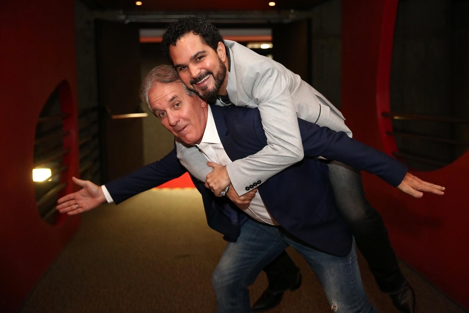 Os irmãos Zezé Di Camargo e Luciano reuniram nesta segunda-feira (2) amigos e familiares para a pré-estreia de "2 Filhos de Francisco - O Musical", no teatro Cetip, no complexo Tomie Ohtake, em São Paulo - Marcos Ribas/Brazil News