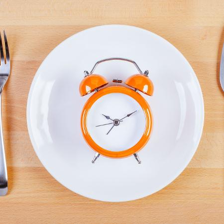 Jejum intermitente ajuda na perda de peso, mas também há outras dietas eficientes - Getty Images