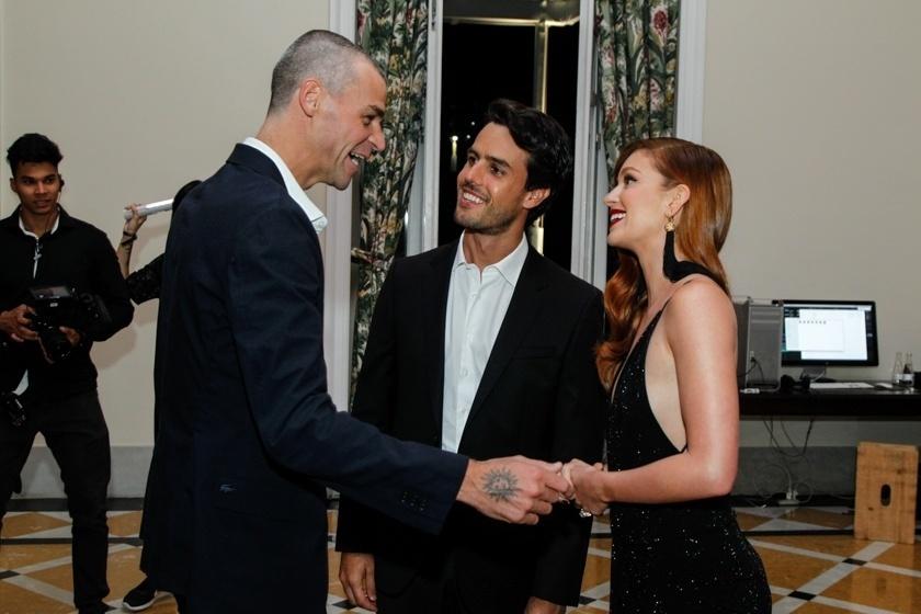 Marina Ruy Barbosa e o marido, Alexandre Negrão, cumprimentam Gustavo Kuerten - Marcello Sá Barretto e Marcos Ferreira/Brazil News