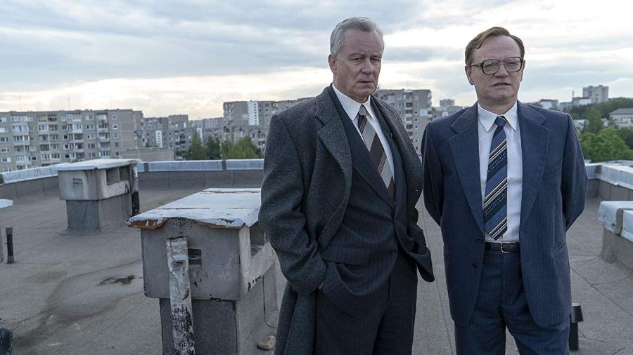 Jared Harris e Stellan Skarsgård em cena de Chernobyl - Reprodução