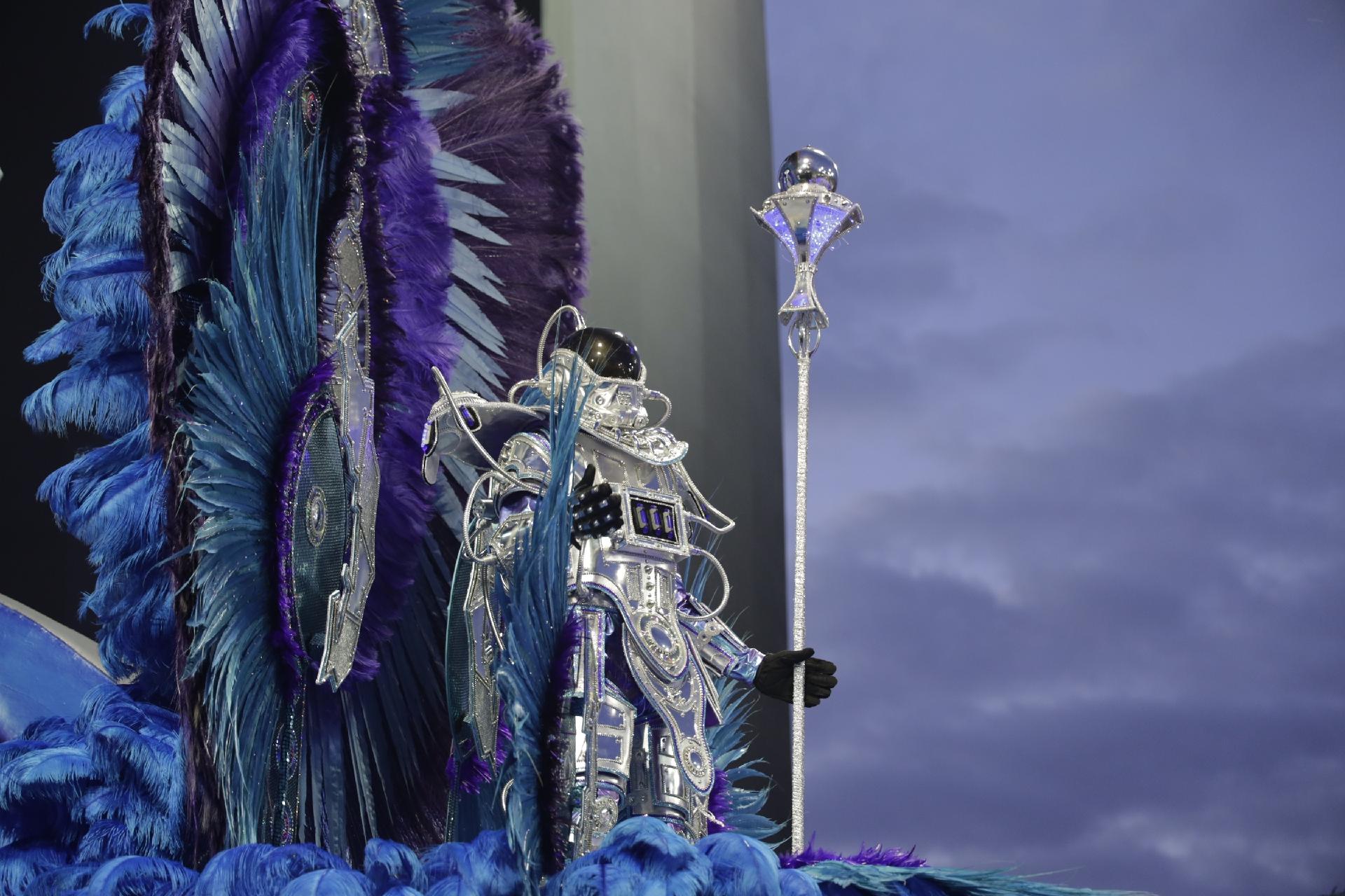 Rosas de Ouro encerra segunda noite de desfiles no Anhembi - Simon Plestenjak/UOL