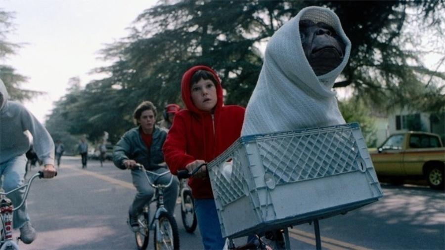 Cena clássica de "E.T. O Extraterrestre" (1982)  - Divulgação