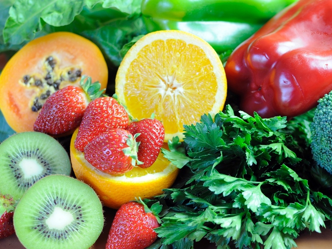Vitamina C: para que serve, alimentos ricos e quanto tomar
