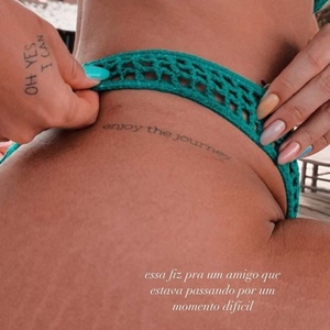 Featured image of post Frases Quadril Frases Tatuagem Na Cintura Feminina