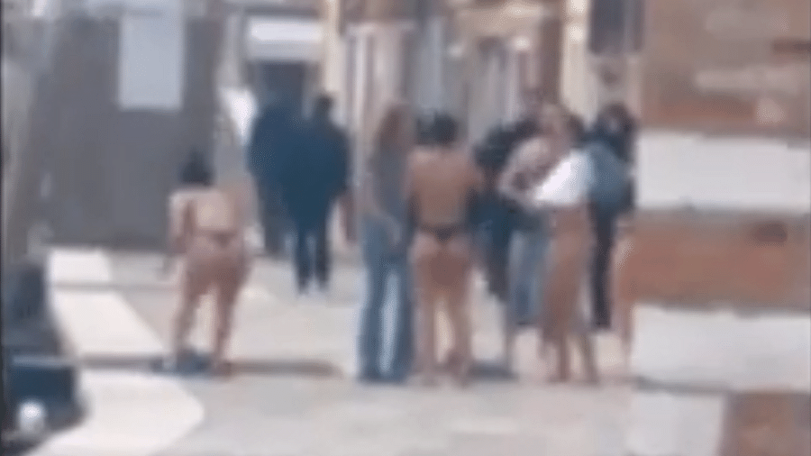 Quatro mulheres, algumas de topless, e um homem de cueca mergulharam no canal em vídeo que circula nas redes - Reprodução