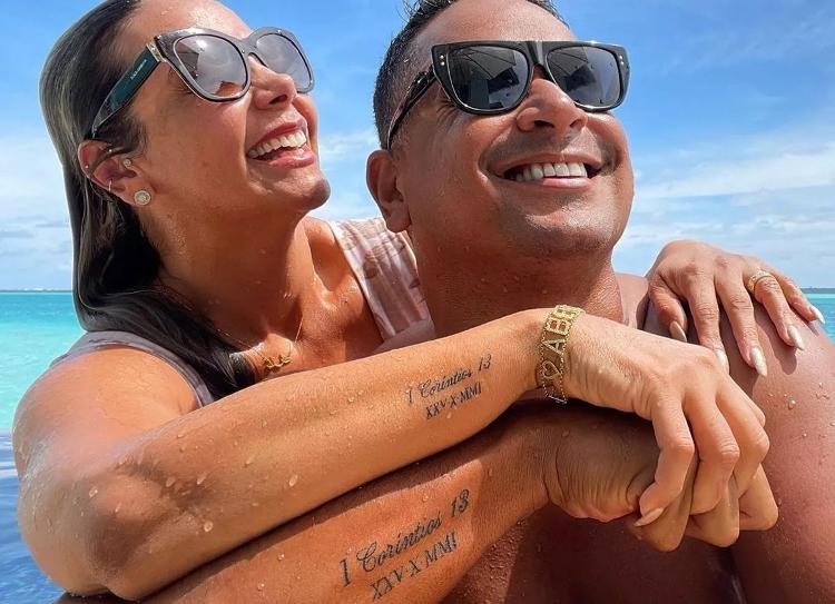 Carla Perez e Xanddy mostram suas tatuagens de casal 