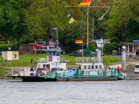 A balsa Rheinfähre Mondorf, perto de Bonn, é alimentada por motores elétricos - Peter Seyfferth/Getty Images