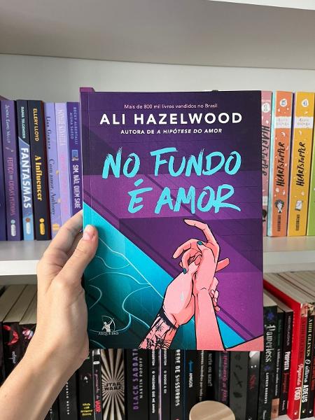 'No Fundo é Amor', Ali Hazelwood (ed. Arqueiro) 'No Fundo é Amor', Ali Hazelwood (ed. Arqueiro)