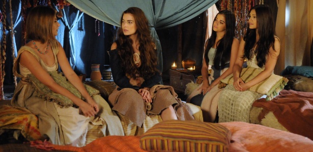 Ana (Tammy di Calafiori), Joana (Rayanne Morais), Yarin (Ana Rita Cerqueira) e Noemi (Jessika Alves) em cena de "Os Dez Mandamentos - Nova Temporada" - Munir Chatack/TV Record - Munir Chatack/TV Record