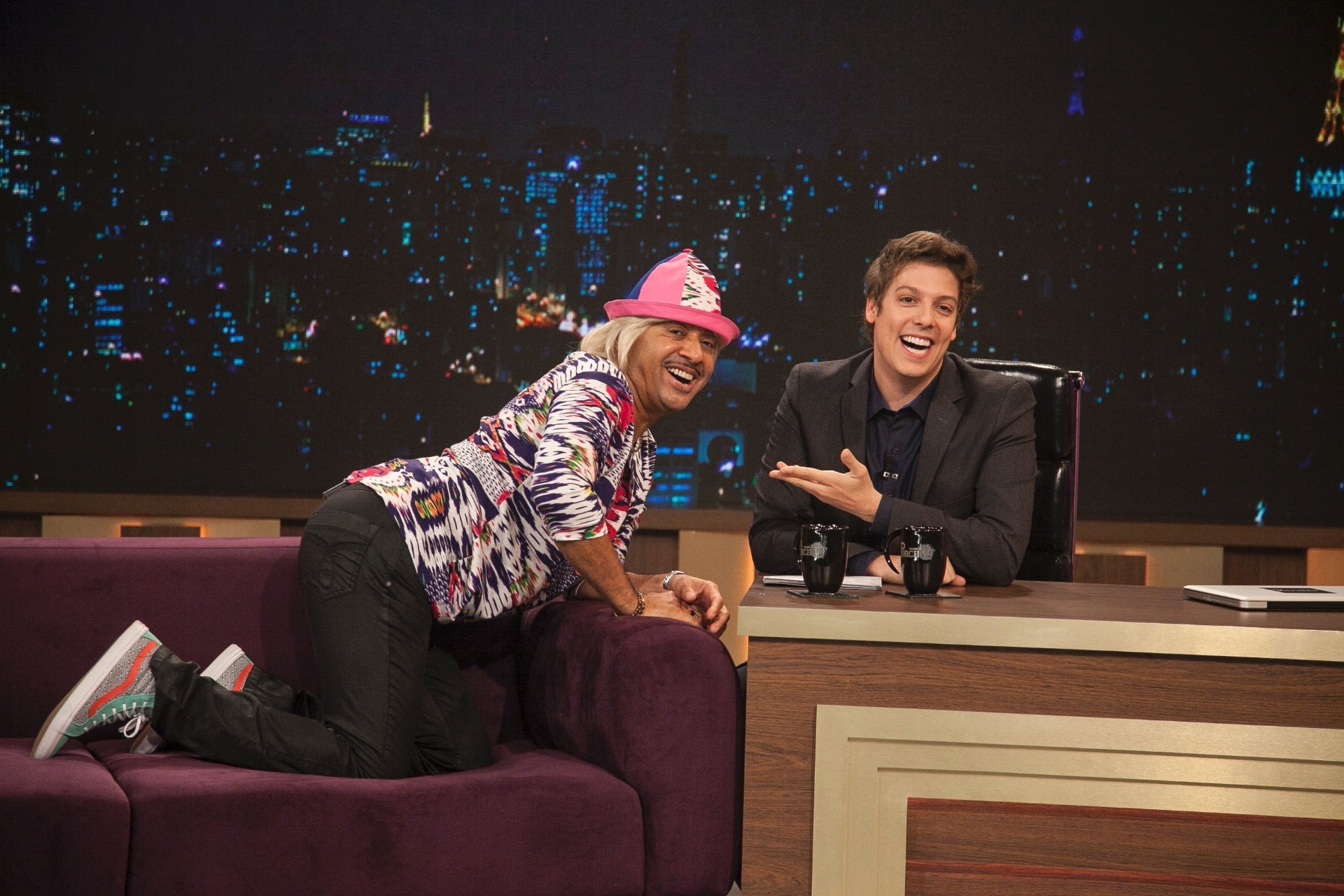 25.ago.2016 - O comediante e deputado federal Tiririca é entrevistado por Fábio Porchat no "Programa do Porchat", da Record - Divulgação/EduMoraes/Record