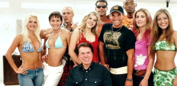 Silvio Santos com o elenco de "Casa dos Artistas" (2001) - Divulgação/SBT - Divulgação/SBT