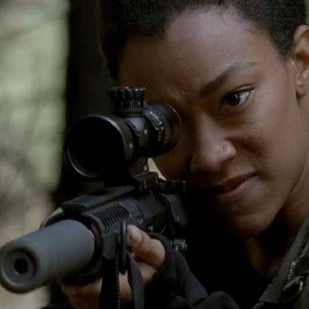 Sasha (Sonequa Martin-Green) em cena da série "The Walking Dead" - Divulgação/AMC 