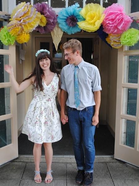 A blogueira Rosie Scott e seu marido Aaron Piper conseguiram casar gastando pouco - Arquivo Pessoal