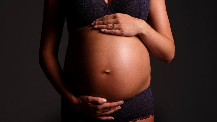 mulher grávida, gestante, gravidez - iStock - iStock