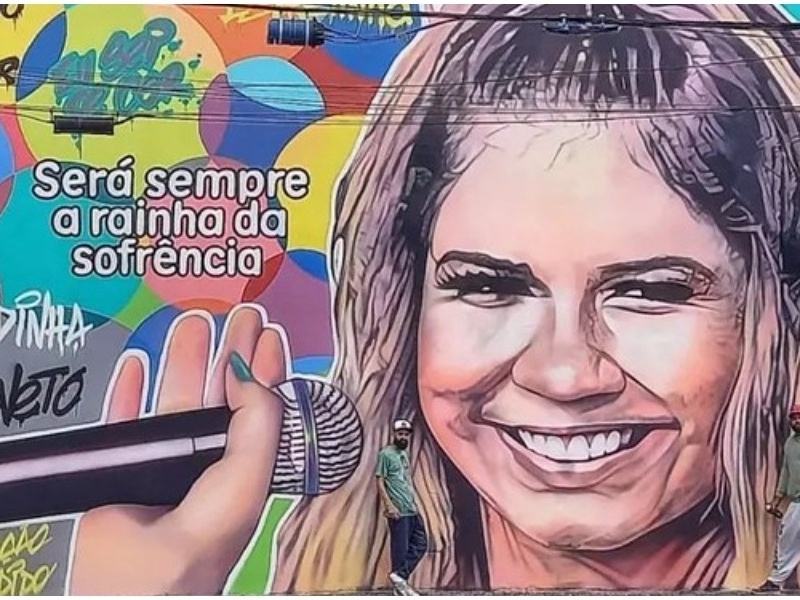 Marília Mendonça esquece a letra de 'De quem é a culpa' em live