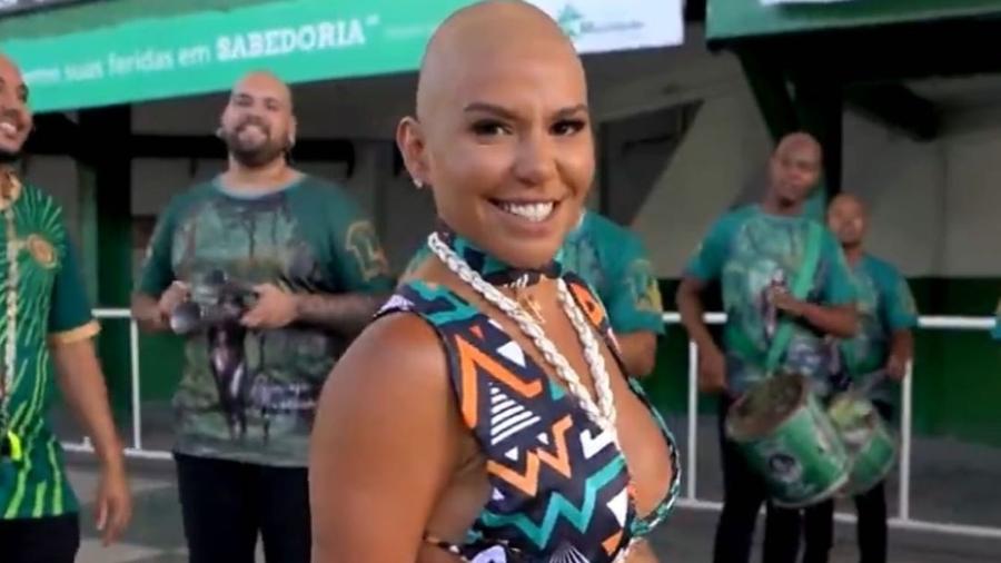 Giovana Angélica tem a cabeça raspada para desfilar no Carnaval 2022 - Reprodução/Instagram