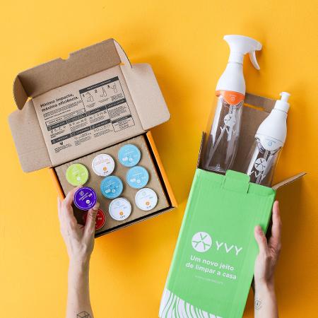 Kit com cápsulas e borrifador da YVY, startup de produtos de limpeza naturais vencedora da competição ClimateLaunchPad em 2018 - Divulgação/YVY