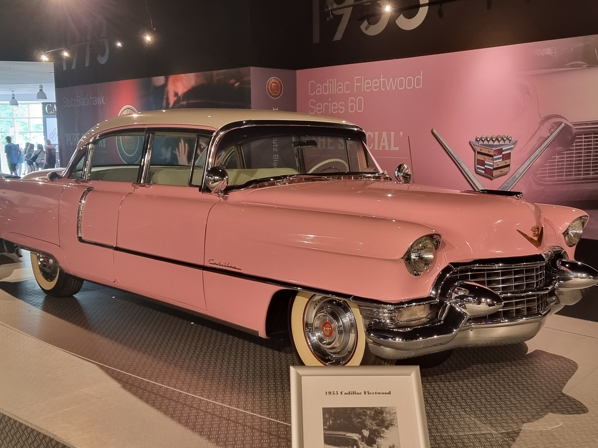 Presley Motors: visitamos o museu de carros clássicos do rei do