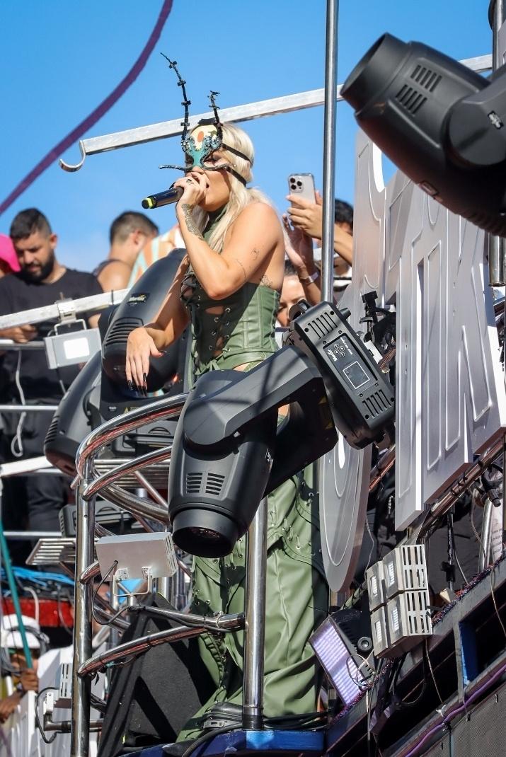 Luísa Sonza canta em bloco em Salvador - Victor Chapetta/Agnews