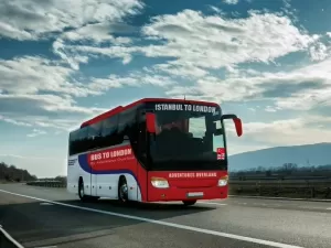 Bora pegar a estrada: qual é a viagem de ônibus mais longa do mundo?