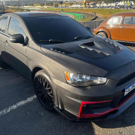 Mitsubishi Lancer tunado é usado para as corridas na categoria Black