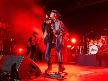 Após confusão no palco, banda Jane's Addiction cancela turnê de reencontro