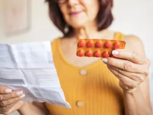 Estudo inédito aponta risco de medicamentos comuns para pessoas idosas