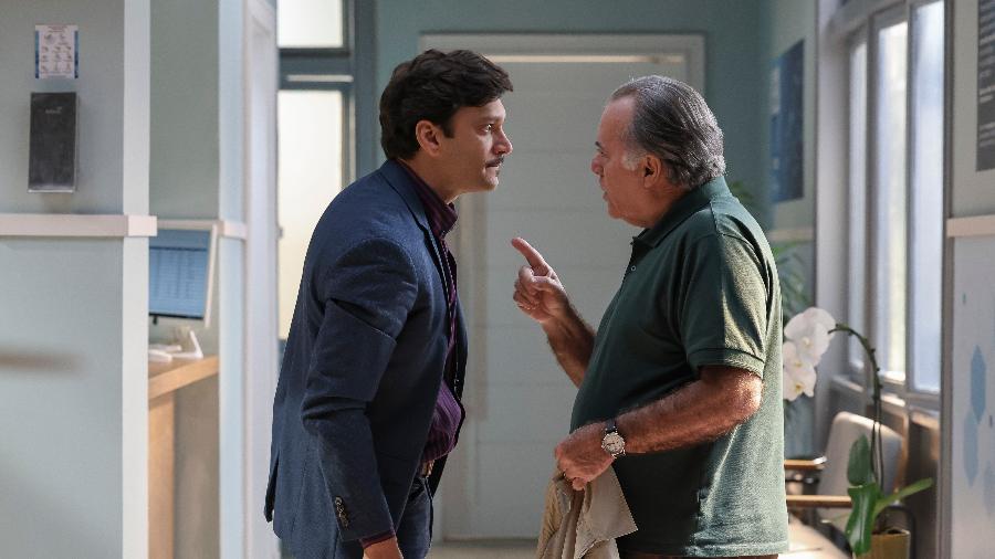 Vanderson (Armando Babaioff) e Abel (Tony Ramos) em 'Dona de Mim' Vanderson (Armando Babaioff) e Abel (Tony Ramos) em 'Dona de Mim'