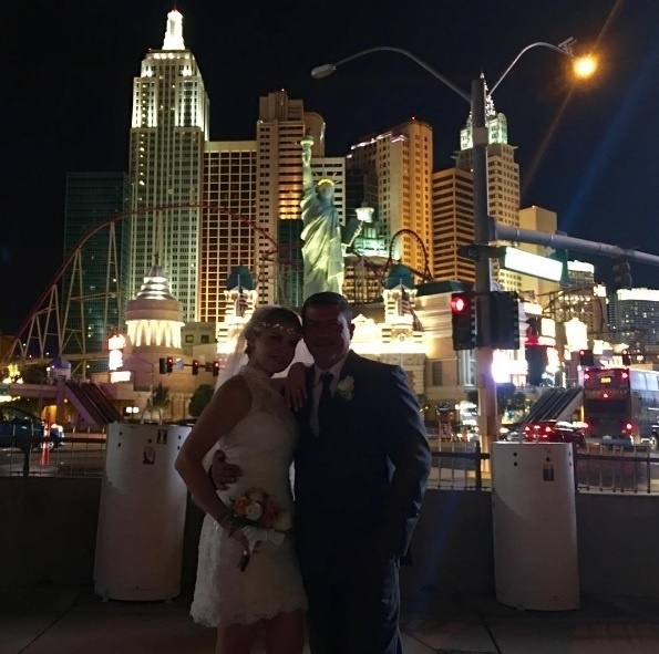 8.ago.2016 - Intérprete do boneco Louro José, Tom Veiga renova os votos de casamento em Las Vegas, Estados Unidos - Reprodução/Instagram/segredim_da_ale