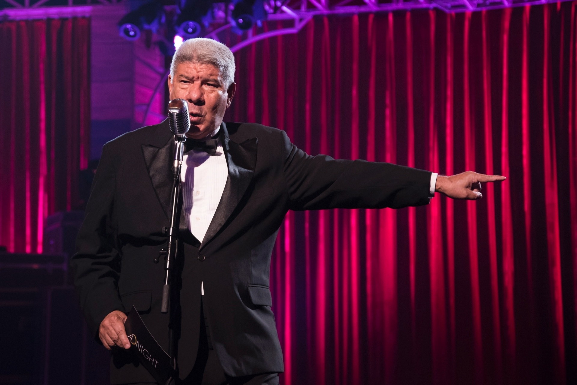 18.ago.2016 - Joel Santana participa das chamadas do programa "Adnight", apresentado às quintas-feiras por Marcelo Adnet, na Globo - Divulgação/TV Globo
