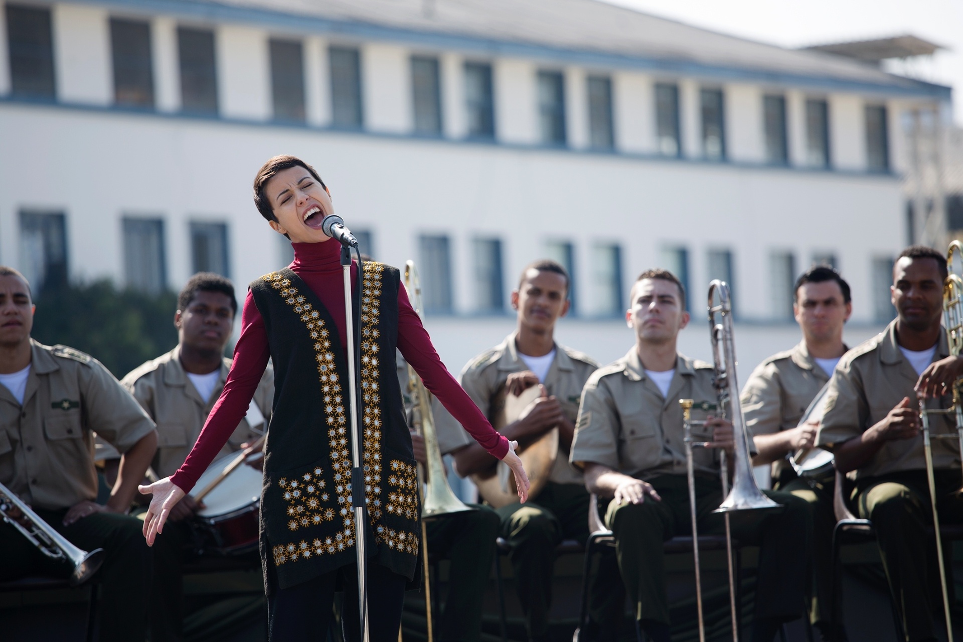 Elis canta "Madalena" em evento militar durante a ditadura - Divulgação