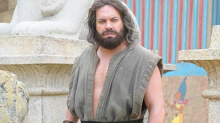 O visual meio Bud Spencer do personagem Abirão em Os Dez Mandamentos (Record) - Divulgação - Divulgação