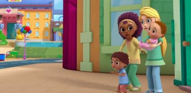 Episódio de "Doutora Brinquedos" apresentou casal de lésbicas interraciais como pais