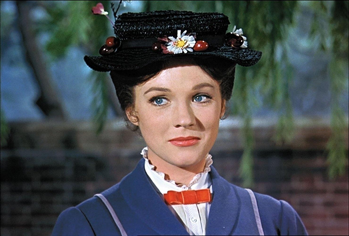 Julie Andrews em cena de "Mary Poppins" (1964) - Divulgação