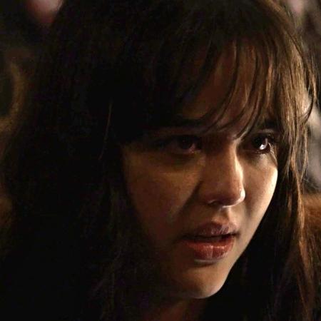 Laura conta para Adriana (Julia Dalavia) que Vinícius abusou dela na infância  - Reprodução/Gshow - Reprodução/Gshow