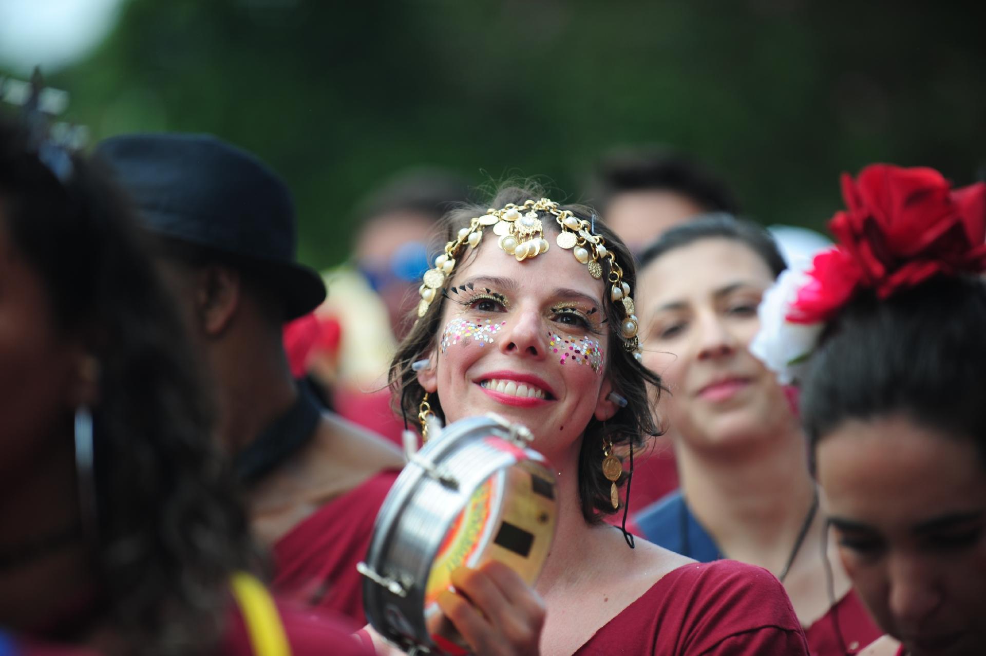 Bloco Te Amo, Mas Só Como Amigo desfila pelas ruas de Pinheiros na tarde deste sábado (17) - Junior Lago/UOL