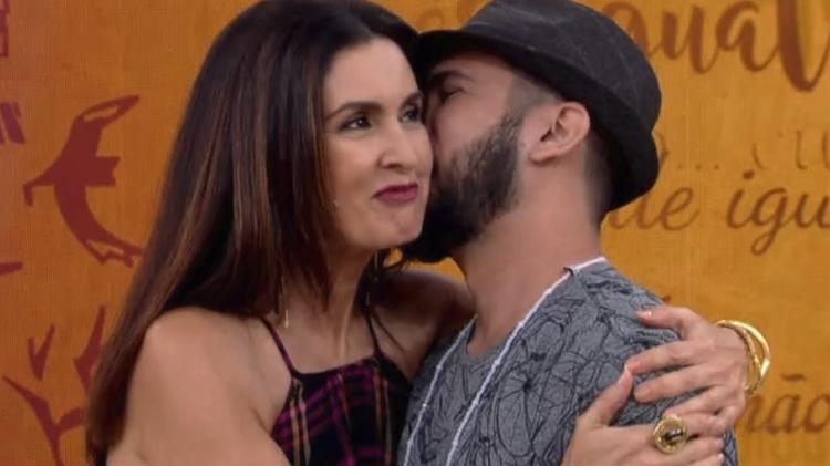 Bráulio Bessa ao lado de Fátima Bernardes - Reprodução/Globo - Reprodução/Globo