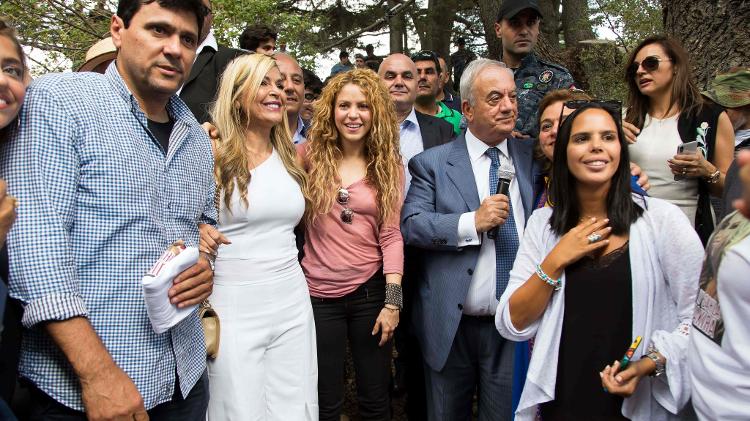 Shakira cercada por funcionários públicos e fãs no Líbano - Erick Deeb/Honorary Consulate of Lebanon in Barranquilla/AFP Photo - Erick Deeb/Honorary Consulate of Lebanon in Barranquilla/AFP Photo