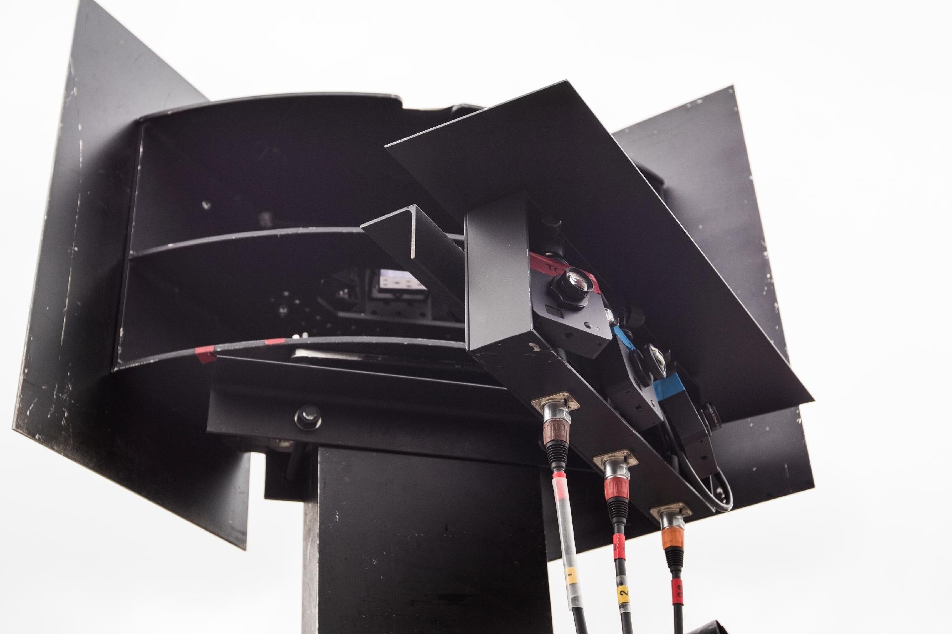 Detalhe da montagem do palco de Roger Waters, montado para ensaio técnico no Credicard Hall, zona sul de São Paulo - Simon Plestenjak/UOL