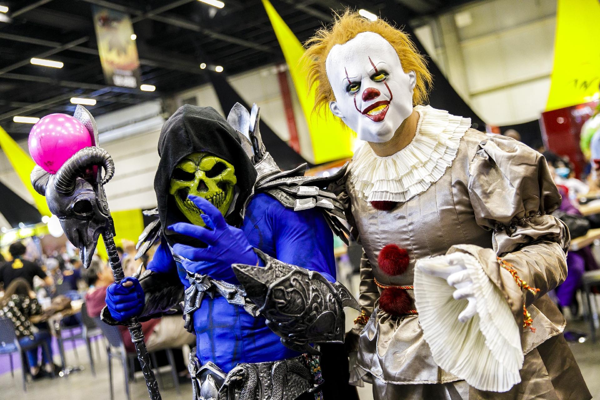 Cosplay de Esqueleto e Pennywise - Mariana Pekin/UOL