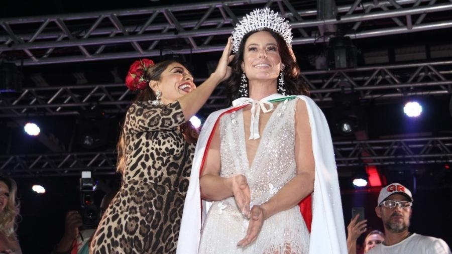 Paolla Oliveira recebe a coroa de Juliana Paes - Brazil News